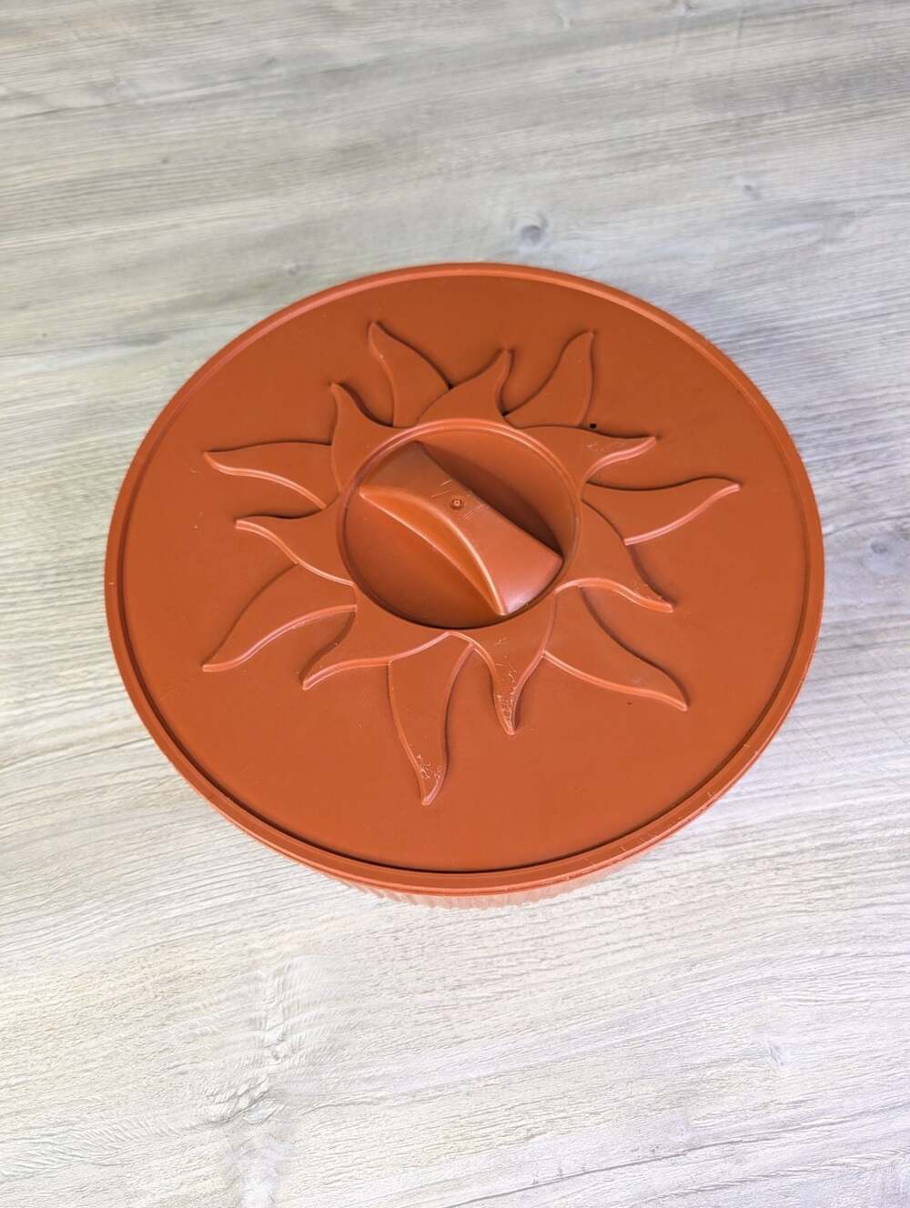 Nordic Ware 10-Inch Microwave Tortilla and Pancake Warmer with Sun Design Lid